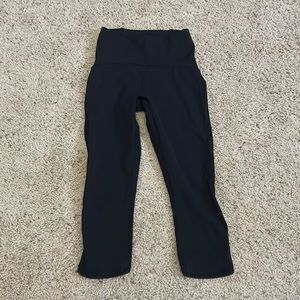 Lululemon capri leggings black size 0 *PRICE IS NEGOTIABLE*